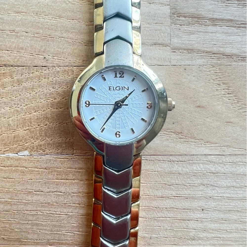 Elgin ladies two tone dress watch NEW BATTERY